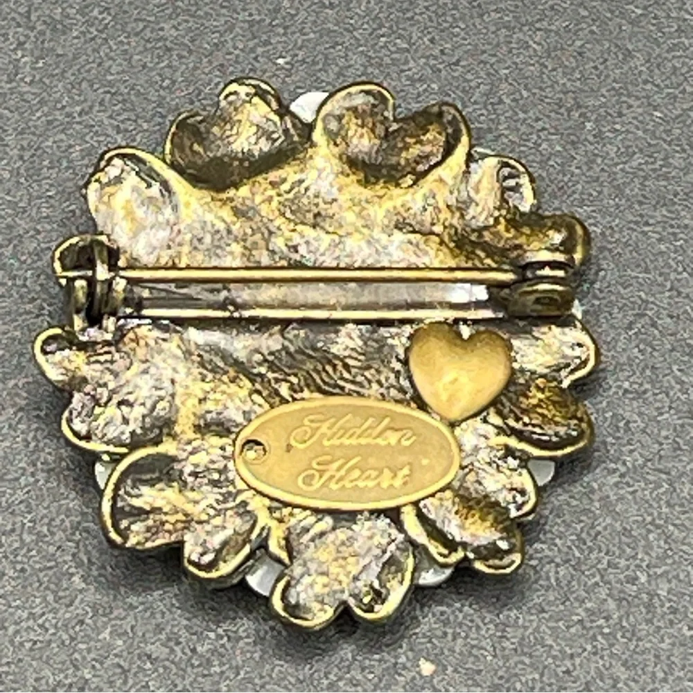 Vintage “Hidden Heart” Gold Filigree Pearl & Crystal Brooch - Exquisite! ✨ - Picture 5 of 10